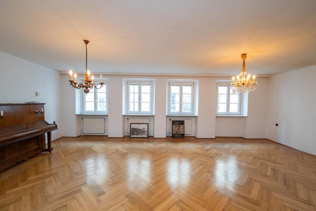 HISTORISCHES STADTHAUS IN STEYRDORF – 423 m² WOHN-NUTZFLÄCHE – SOFORT VERFÜGBAR!