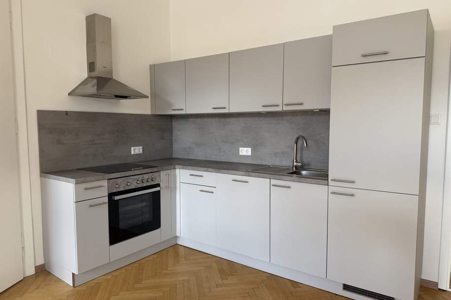 Großzügige 3-Zimmer-Altbauwohnung im Zentrum von Neunkirchen, Wohnung-miete, 580,00,€, 2620 Neunkirchen