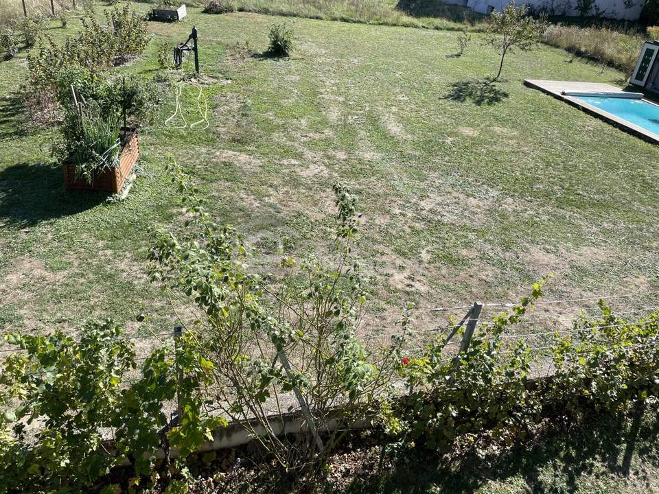Das Badevergnügen ist schon da! 765 m² Baugrundstück mit Pool und Burgblick in Seebenstein