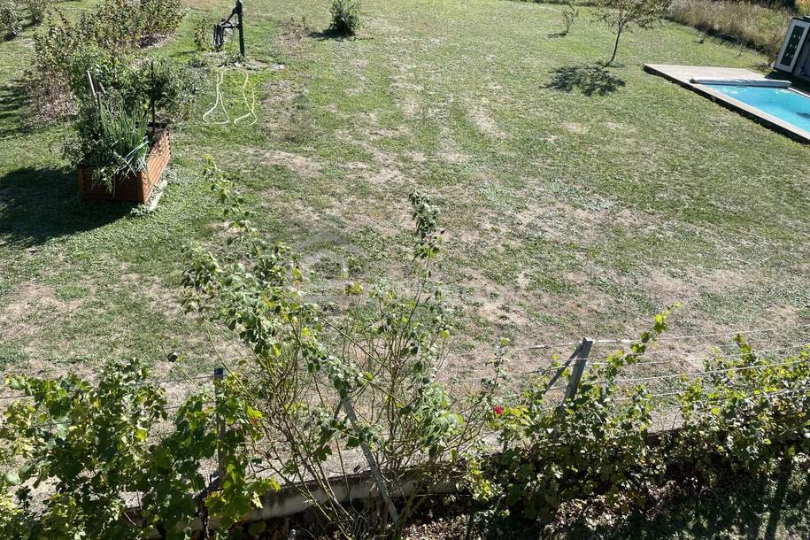 Das Badevergnügen ist schon da! 765 m² Baugrundstück mit Pool und Burgblick in Seebenstein, Grund und Boden-kauf, 144.000,€, 2824 Neunkirchen