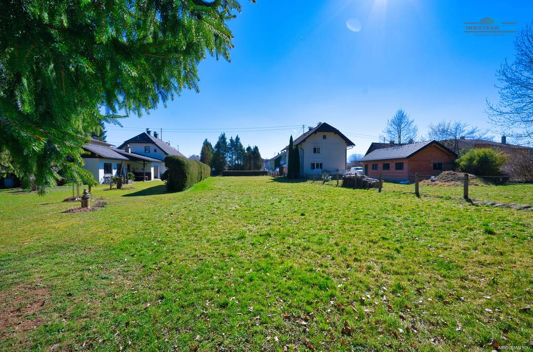 Baugrundstück mit großem Garten