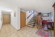 Imposante Landhausstil-Liegenschaft eingebettet in einem idyllischen Gartenparadies mit Schwimmteich und Grünbestand