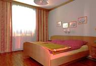 Sehr gepflegter Bungalow mit Terrasse, Garage, Carport und liebevoller Gartengestaltung in ruhiger Lage.