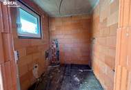 Idyllisches Kleingartenhaus im Rohbau am Wiener Neustädter Kanal