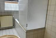 Tolle 3-Zimmer DG-Wohnung mit Balkon - teilweise hohe Räume im Altbau mit 1xSchlafzimmer in den Innenhof - WG geeignet