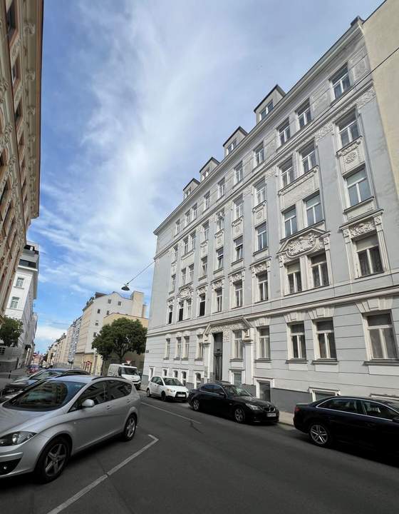 MODERNE Dachgeschosswohnung - Top Zustand