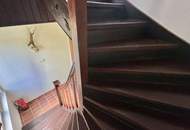 RARITÄT in St. Martin / Kreuzbergl: Grundstück mit Althausbestand (teilsaniert) in Bestlage