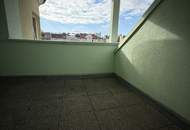 Unbefristete Dachgeschoßwohnung (mit Klimaanlage) mit Hofruhelage und Terrasse in der Flurschützstraße