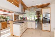 Villa voll unterkellert mit Poolhaus in absoluter Ruhelage