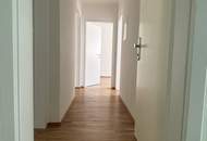 Sie suchen Ruhe und grüne Idylle gepaart mit 1A-Infrastruktur? Wir haben das Richtige für Sie! Tolle Wohnung in traumhafter Lage! Komplett saniert, wie Erstbezug, sofort verfügbar!