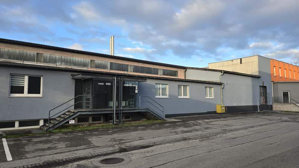 Vielseitig nutzbare Gewerbeimmobilie mit einer Kombination aus Büro- und Lagerflächen