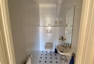 Top sanierte DG-Wohnung mit Balkon / nur 3 Wohneinheiten im Haus