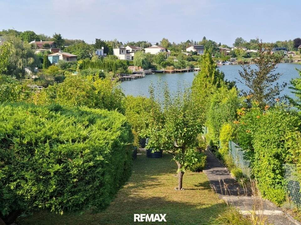 Uferparzelle am Steinbrunner See mit entzückendem Ferienhaus