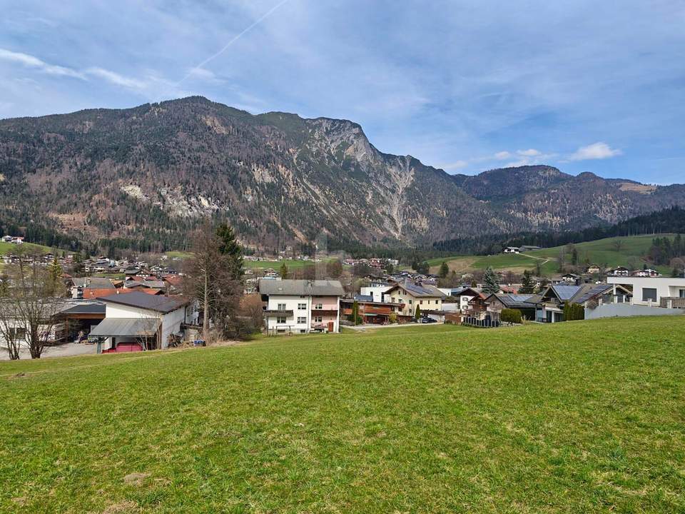 VIEL SONNE UND RUHE ZUR VERWIRKLICHUNG IHRES TRAUMHAUSES