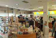 Vielseitig nutzbare (optional vollmöblierte) Geschäfts-/Ordinationsfläche im florierenden Einkaufs-/Vitalzentrum Muldenstraße mieten und von der hohen Kundenfrequenz profitieren! Provisionsfrei!