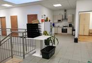 Büro mit großem Lager direkt bei der A22