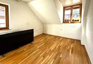 Haus mit Photovoltaik &amp; Entwicklungspotenzial