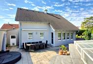 PALMEN, POOL und BARBEQUE