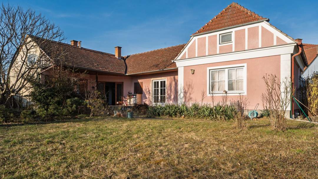 Geräumiges Haus mit Potenzial und großem Garten in Theiß !