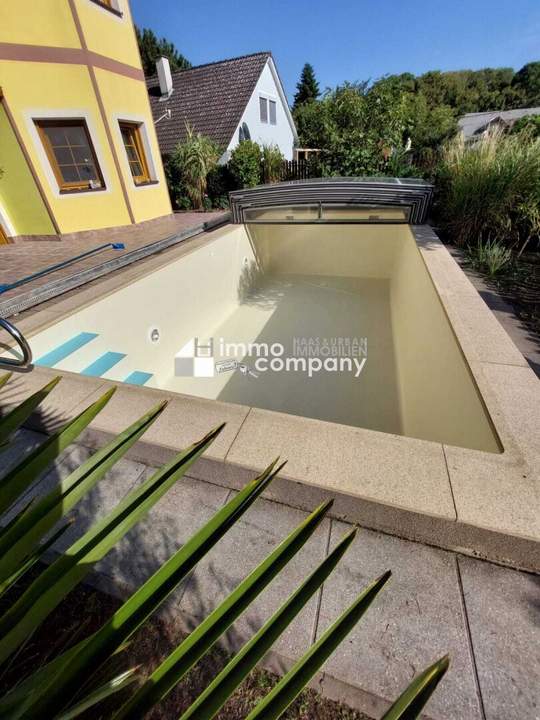 Wohlfühloase in 1220 Wien: Gepflegtes Einfamilienhaus mit Pool, Balkon, Terrasse & Carport!