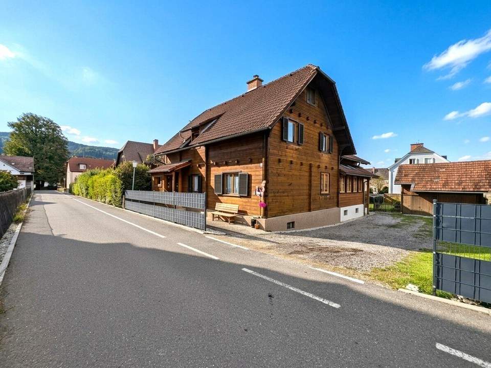 Sofort verfügbares, geräumiges Wohnhaus in guter Siedlungslage
