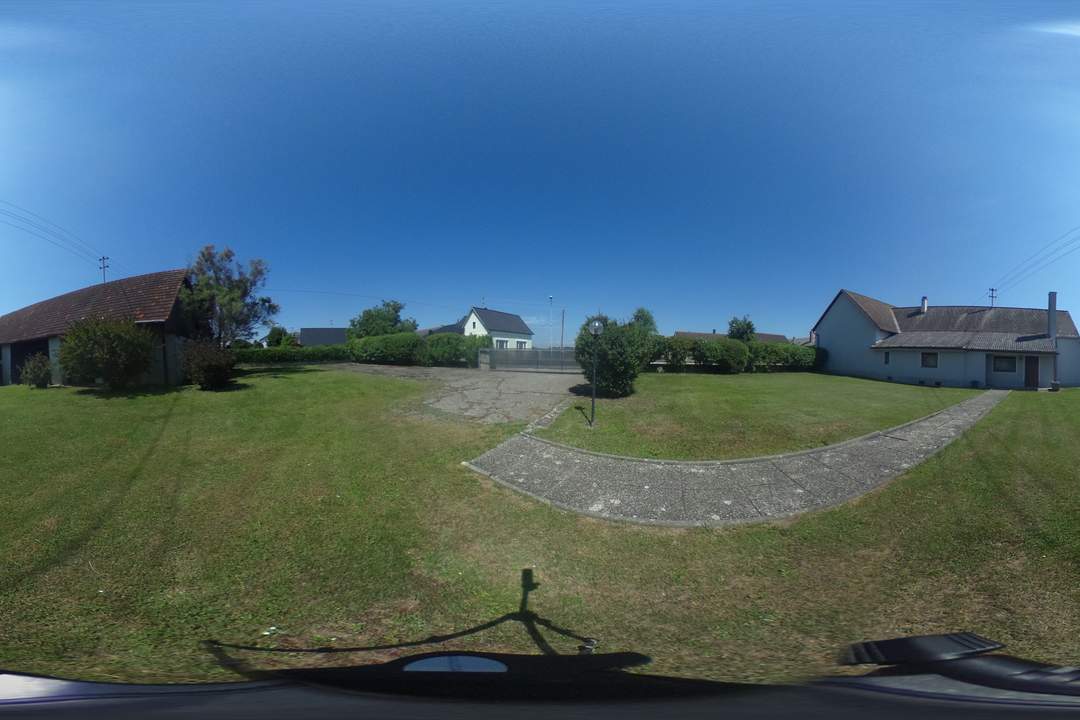 Viel Platz, viele Möglichkeiten, großes Grundstück!