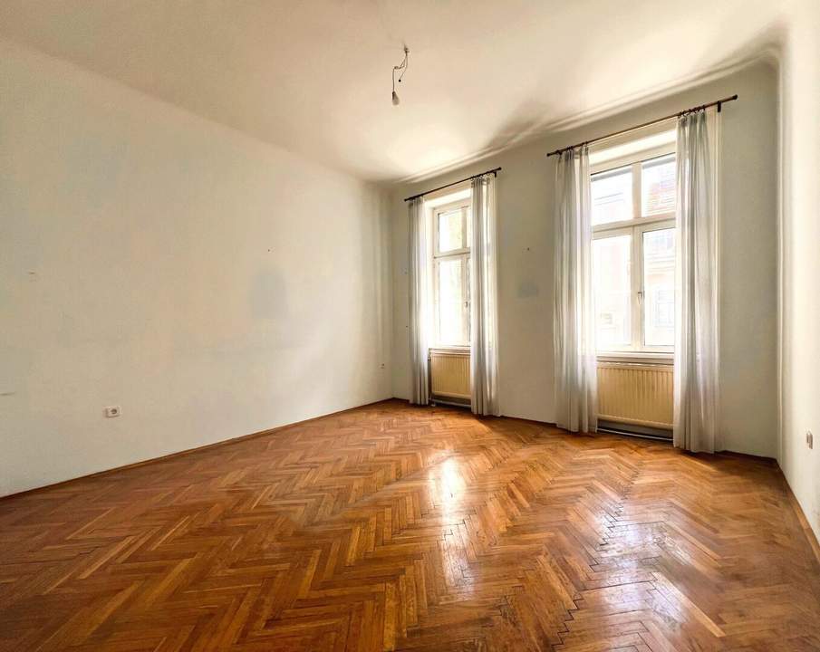 Sehr helle, absolut ruhig gelegene Altbauwohnung in City Nähe!