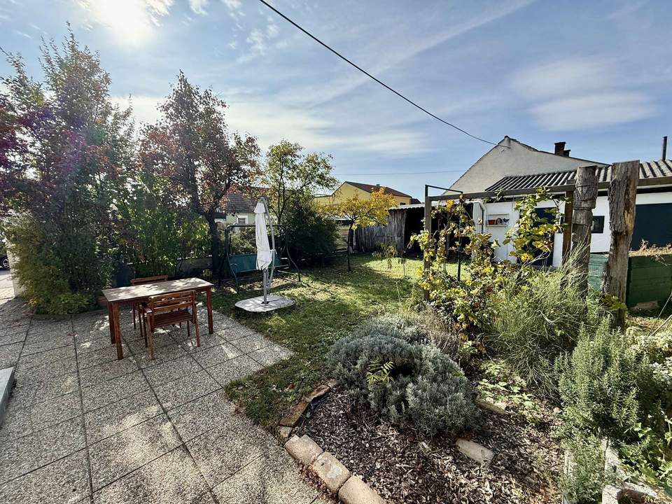 Liebes Wochenendhaus mit geringen Betriebskosten in ruhiger Siedlungslage von Laa an der Thaya!