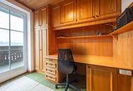 Stilvolles Ein- Zweifamilienhaus mit Doppelgarage und großen Garten