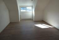 PROVISIONSFREIE WOHNUNG IM DACHGESCHOSS