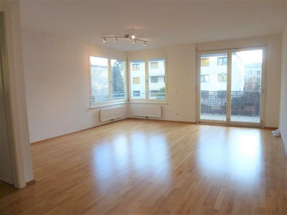 Helle, top-ausgestattete 4-Zimmer Wohnung mit 2 Balkonen - 1.OG