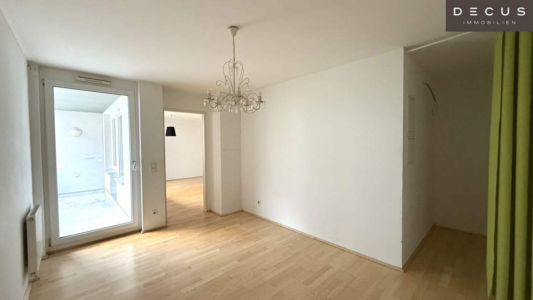 / ZIMMER / U-BAHN NÄHE / VERFÜGBAR AB SOFORT / INNENHOFSEITIG AUSGERICHTET