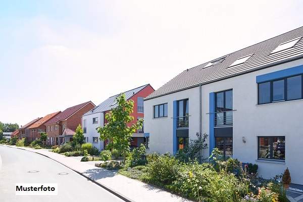 2-Familienhaus mit 2 Garagen + provisionsfrei +