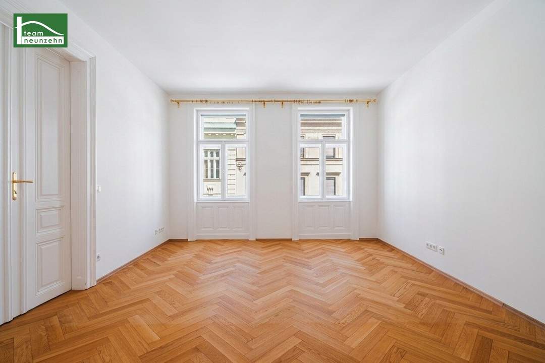 Stilvoll kernsanierte Altbauwohnung beim Servitenviertel mit Design-en-Suite-Badezimmer und Hof-Balkon-Option!