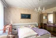 Traumgrund neben dem Wald mit sanierungsbedürftigem Althausbestand