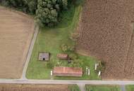 Älteres Bauerngehöft mit 2,6 Hektar umliegenden Wiesen und Waldgrund - Verdoppelung möglich - alter Rohbaukeller vorhanden