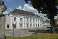 FREUNDLICHE ERDGESCHOSSWOHNUNG IM ZENTRUM VON GROßWEIKERSDORF MIT PARKPLATZ