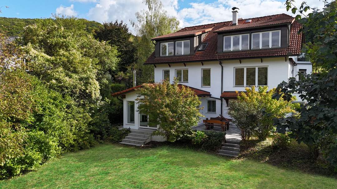 GROßZÜGIGE VILLA IN PURKERSDORF MIT 426 M², POOL, WINTERGARTEN &amp; BESTER ANBINDUNG NACH WIEN