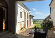 gepflegter Streckhof mit uneinsichtigem Innenhof und Weitblick
