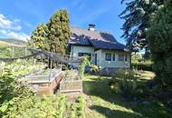 Sofort verfügbares Wohnhaus mit Garage und Nebengebäuden