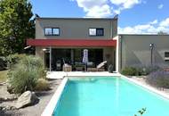 Modernes Bürogebäude mit Wohnnutzung und Pool!