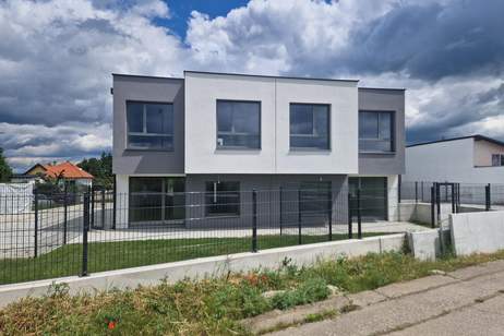 MODERN, MASSIV & HOCHWERTIG WOHNEN IM HÜGELLAND DES SCHMIDATALES MIT BESTER INFRASTRUKTUR UND VERKEHRSANBINDUNG, Haus-kauf, 399.000,€, 3710 Hollabrunn
