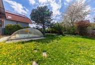 GEPFLEGTES HAUS MIT PHOTOVOLTAIK, POOL UND UNVERBAUBAREM AUSBLICK