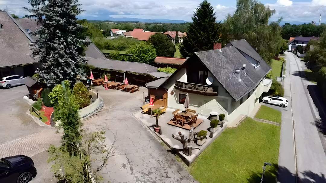 Mehr- oder Großfamilien:10-12 Wohnungen nach Umbau/Sanierung möglich/vier Wohnungen sofort nutzbar!