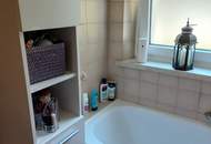 Einmaliges Angebot: preiswerte Starterwohnung mit Küchenablöse! Helle 1-Raum-Wohnung mit getrenntem Schlafzimmer im Erdgeschoß - ab Sommer verfügbar.