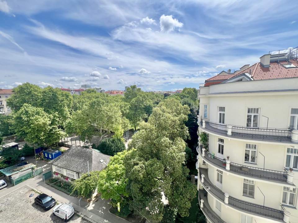 Luxus-Dachgeschoss-Wohnung mit Panoramablick in exklusiver Lage