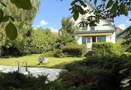 Eine Villa mit Wohnkultur, parkähnlichem Garten und Pool // A Villa of Distinction with Park-Like Garden and Pool //