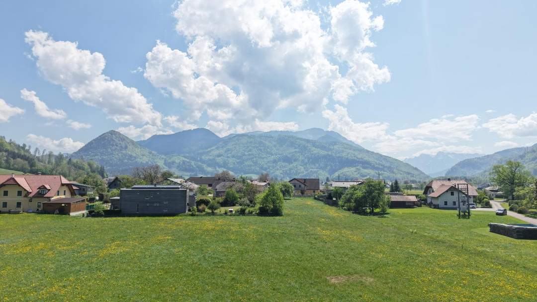 1.000 m² Bauland mit anschließender großer Wiese - ALLES SONNIG und EBEN mit HERRLICHEM AUSBLICK !