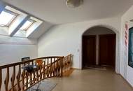 Großzügiges Einfamilienhaus mit Pool und Sauna im Grünen