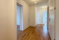 Ruhige, lichtdurchflutete 3-Zimmer-Dachgeschosswohnung mit zwei großzügigen Terrassen, Nähe U4!